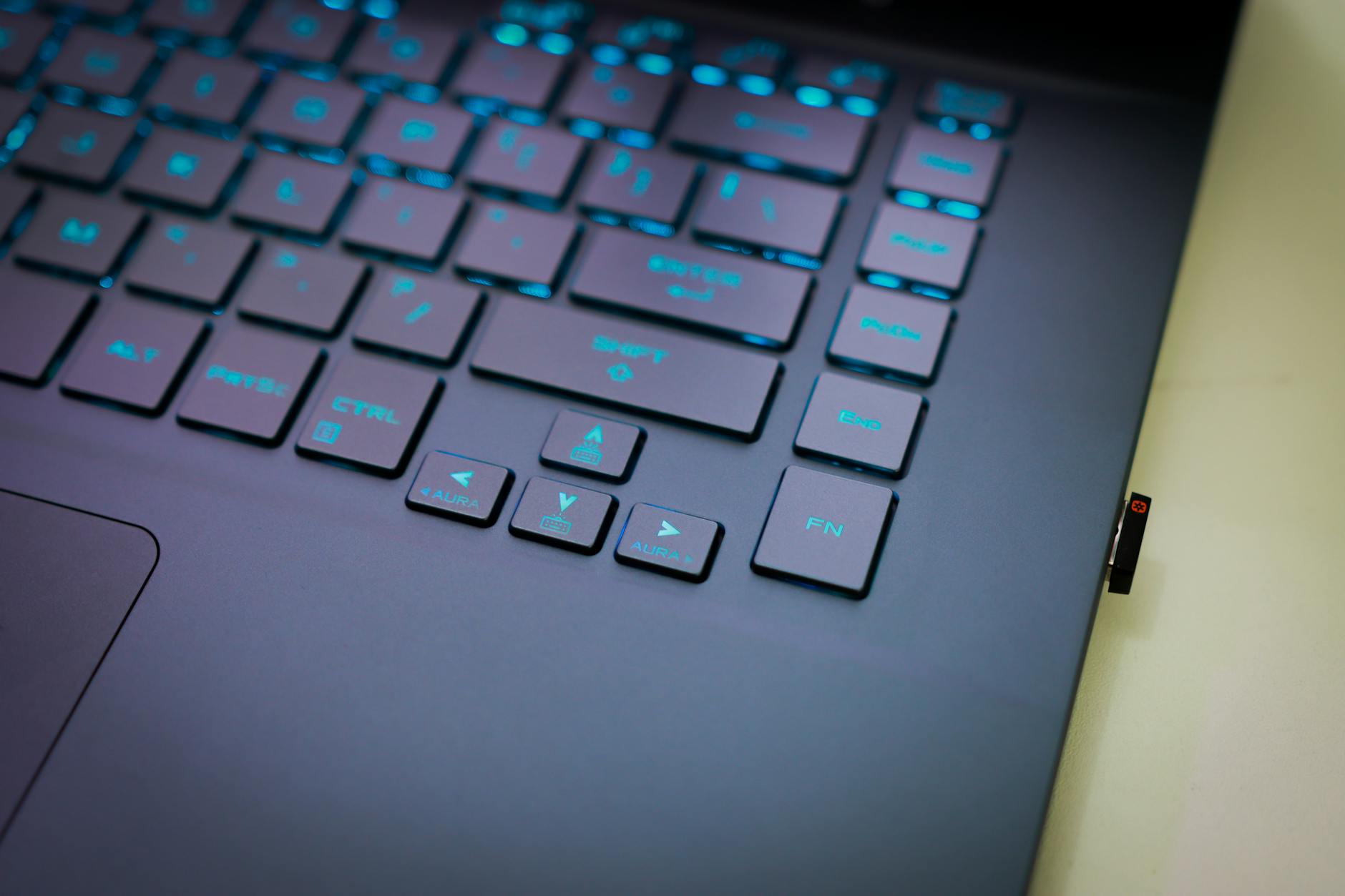 搜狗输入法个性化表情包与皮肤插件展示